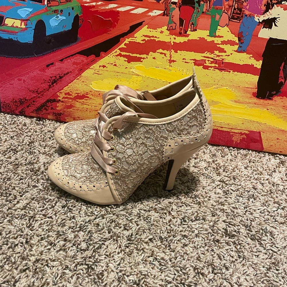 MO JO MOXY Vintage Looking Shoes